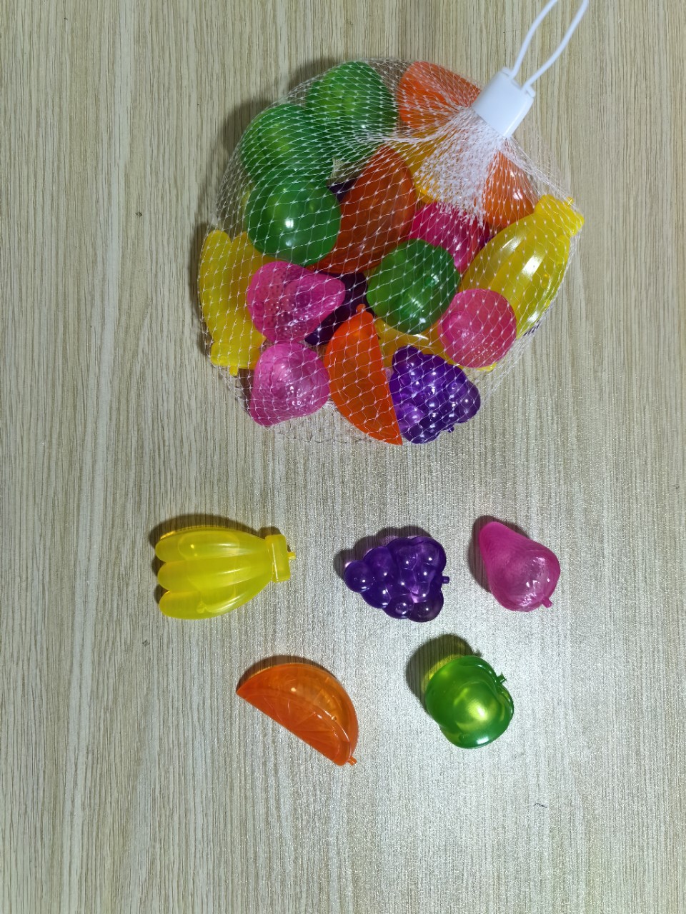 Quick-Frozen Refrigerated Plastic Ice Balls Can Replace Ice Cubes and Reuse Cube Ice Particles