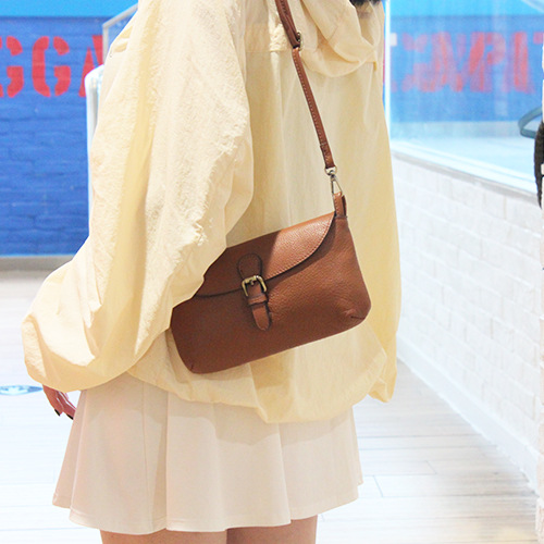 New first layer cowhide small satchel women's simple mobile phone bag shoulder bag Korean style retro artistic small and exquisite crossbody bag