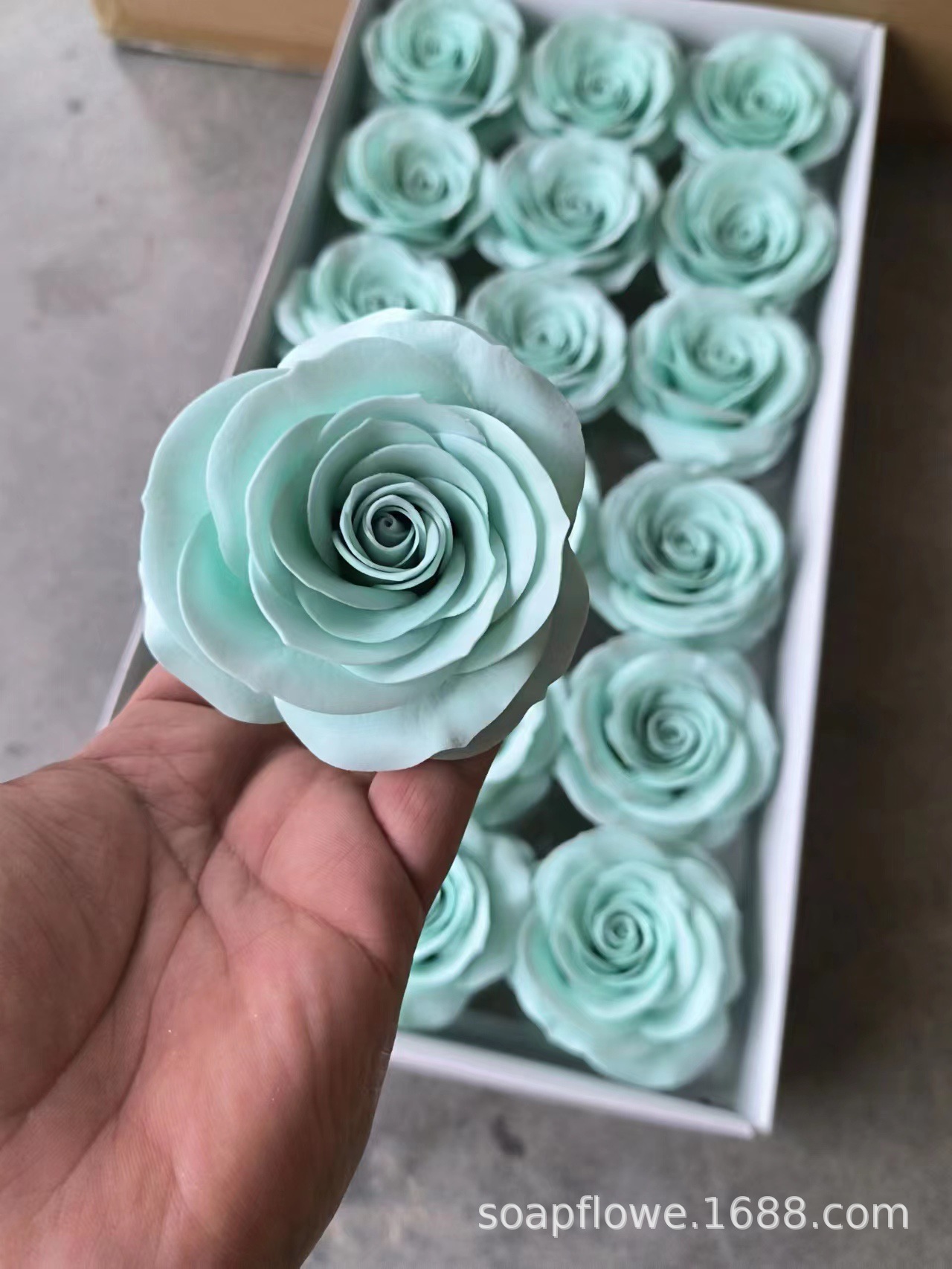 Lover creative gift awakening rose soap flower big flower head bouquet gift box packaging material wholesale factory direct sales