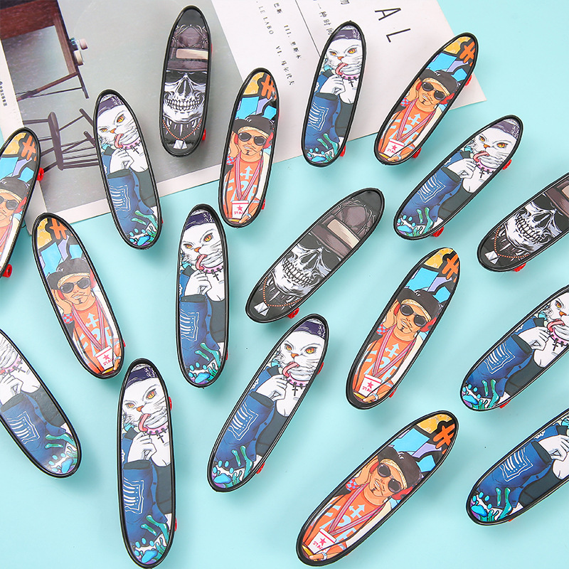 Finger skateboard mini plastic desktop children's toys wholesale stall Taobao AliExpress small gifts toys
