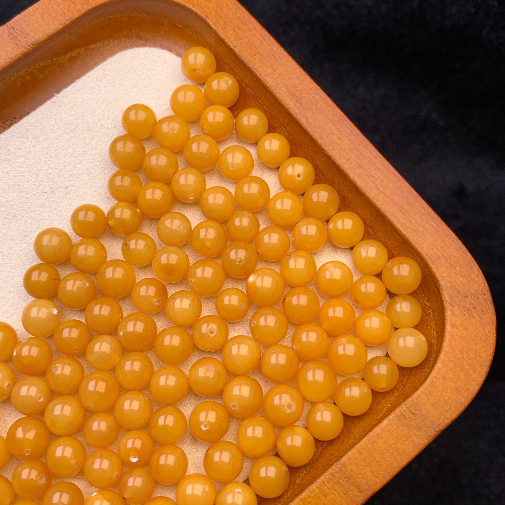 Natural Russian Beeswax Old Honey Round Beads Loose Beads Cultural Accessories with Rich and Full Wax Bracelets Wholesale