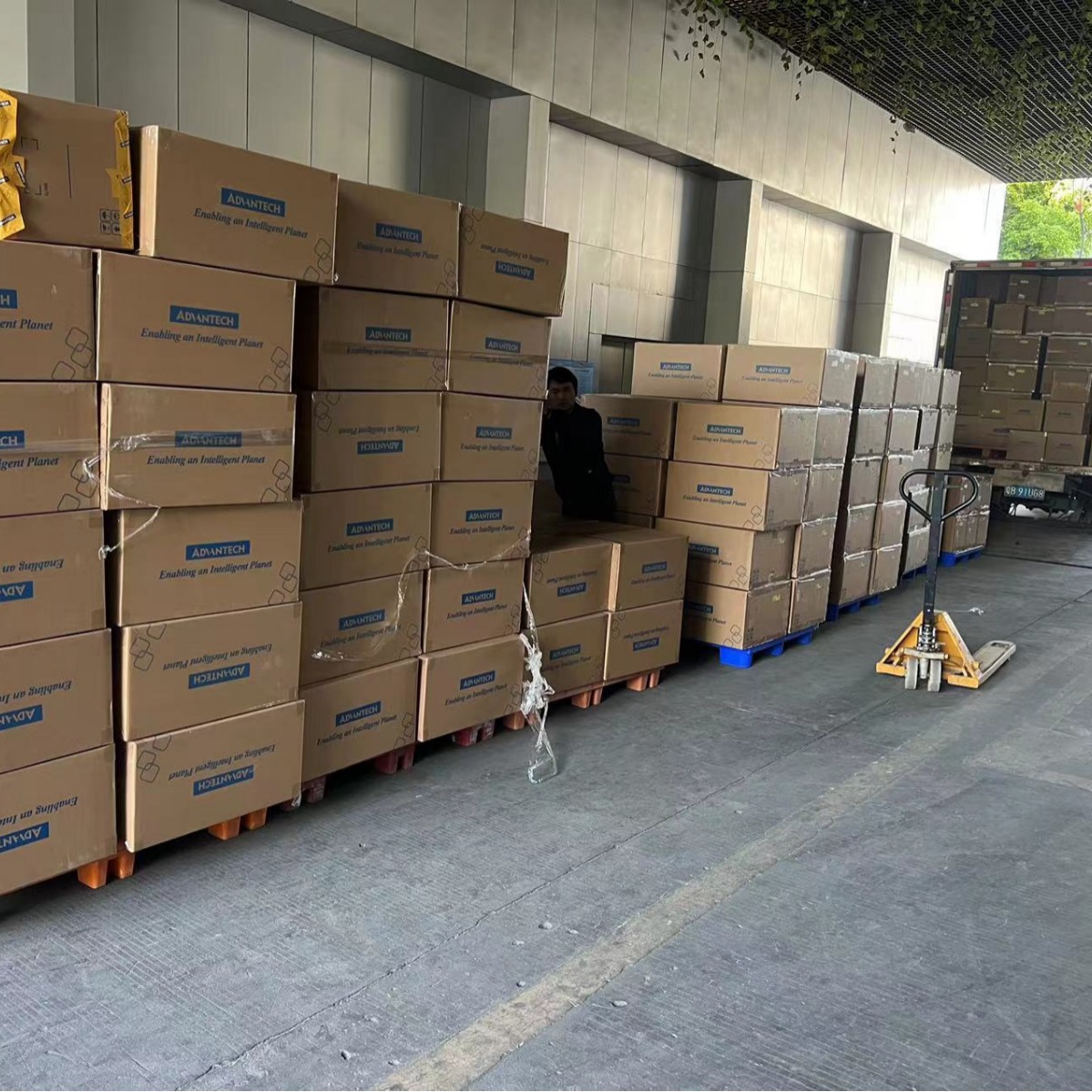 Advantech IndustriaL Computer IPC-610MB-L OriginaL Genuine ULtra-Long Warranty IncLuding Tax and Transportation