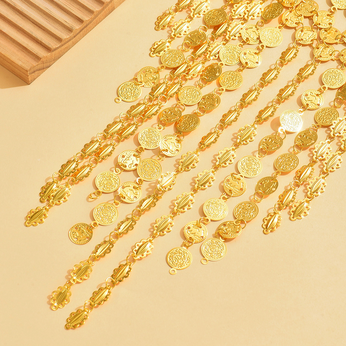 A Middle Eastern Hot-Selling Long Coin Tassel Hair Chain, Retro Palace Style, Exaggerated Multi-Layered Golden Headwear, Exotic Style