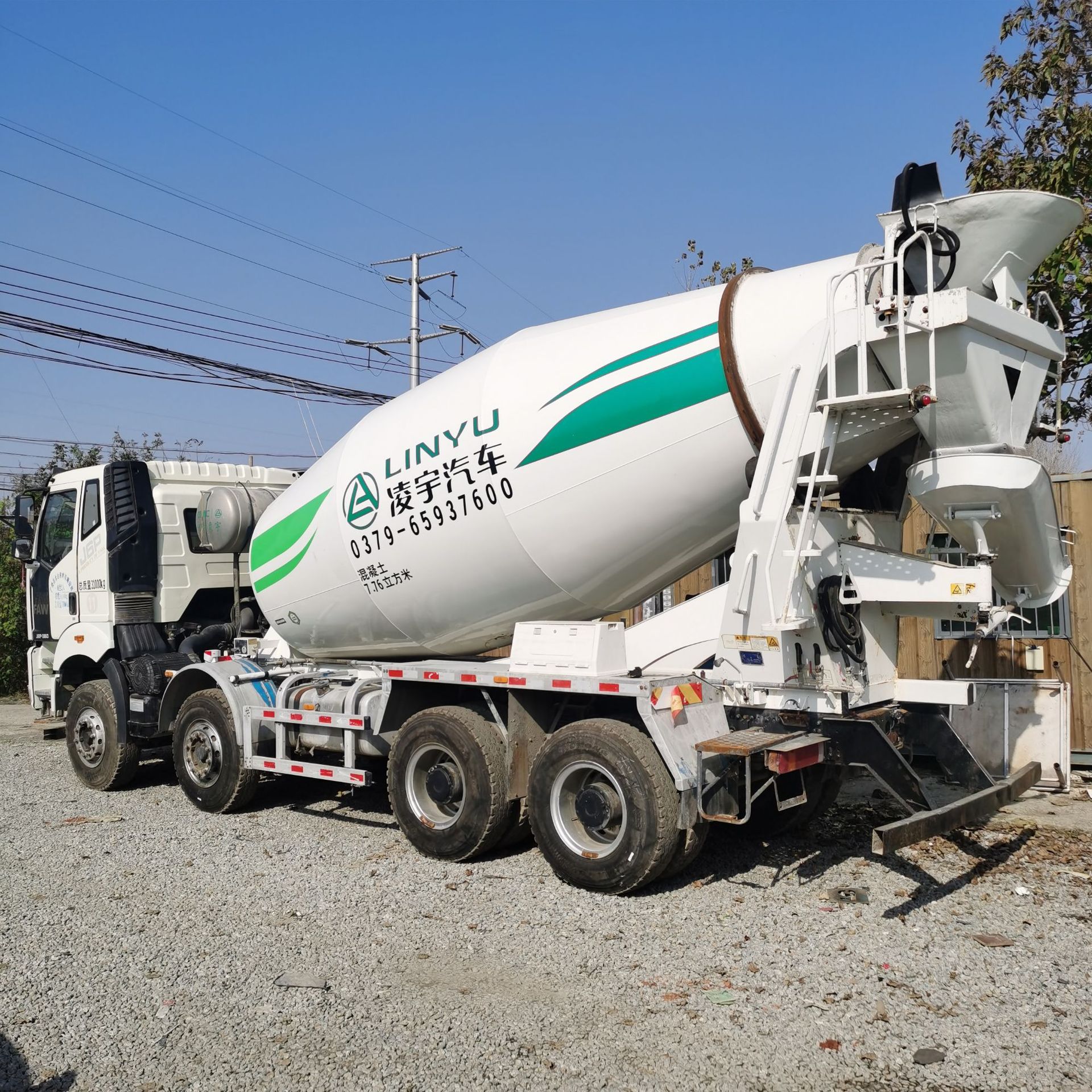 China Faw Used Concrete Mixer Truck Inventory Faw Faw Cement Tank Truck Exported to the Middle East and Central Asia