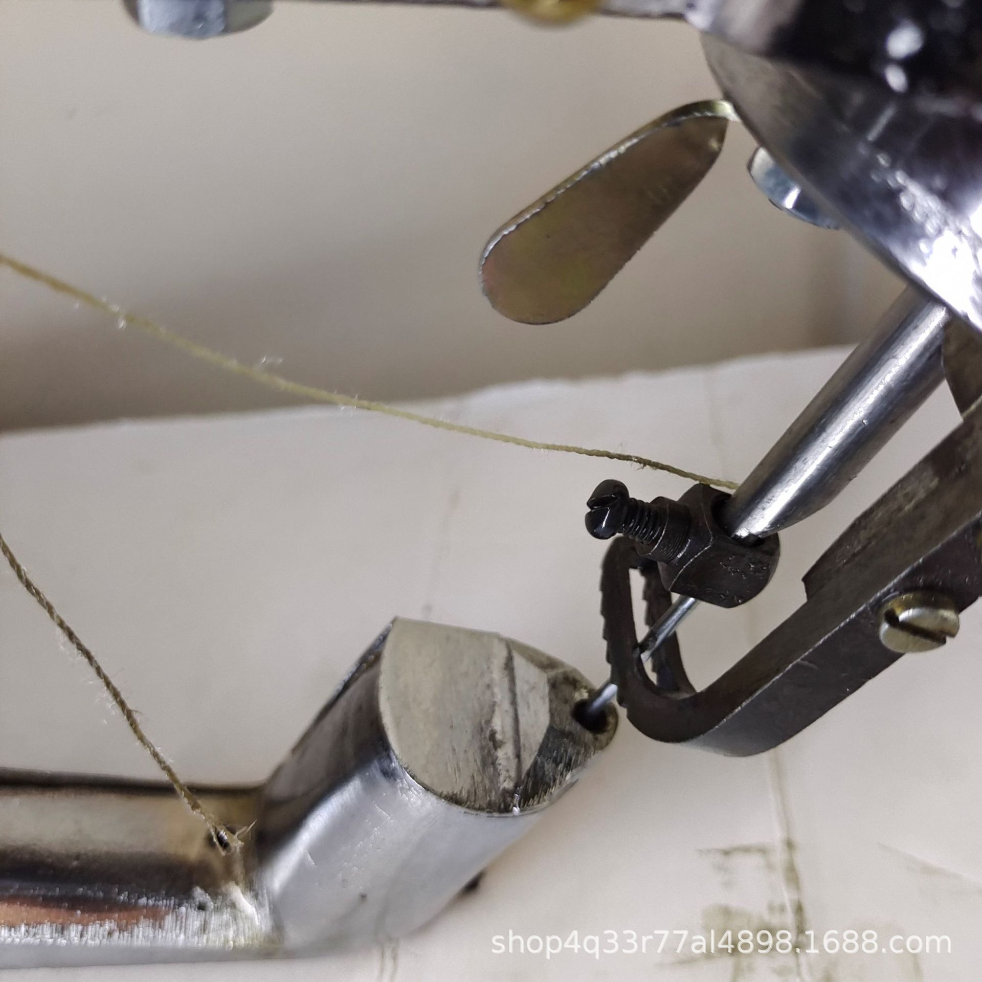 Hand-cranked oblique head shoe repair machine flat head shoe repair machine stitching machine shoe use online machine hand-cranked shoe repair machine