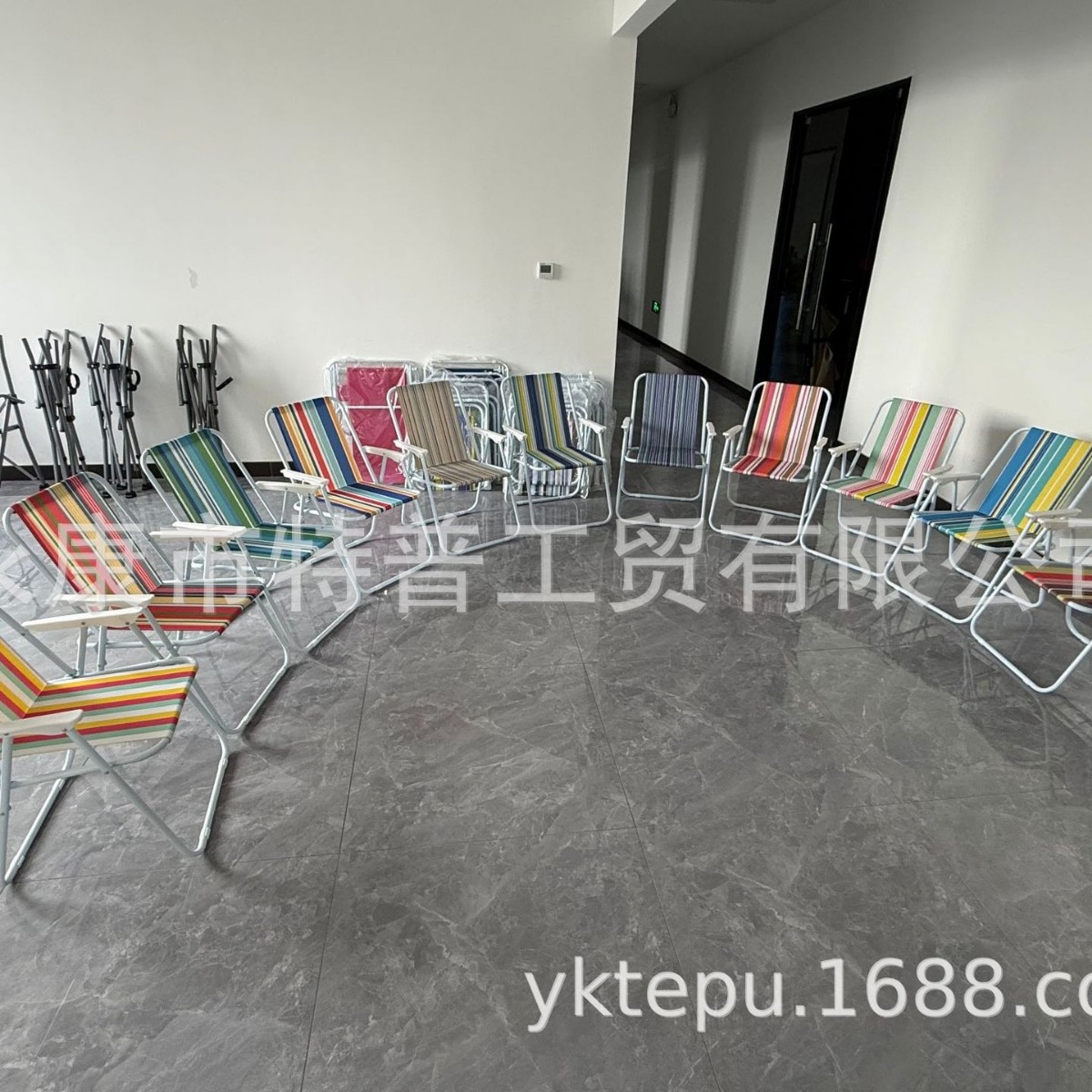 Прямые продажи от производителя Специальная цена Уличный весенний стул Складной досуговый стул для кемпинга Оксфордская ткань Цветные полосы