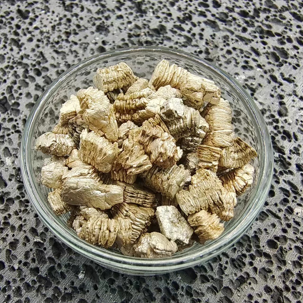 Supply Vermiculite Golden Yellow Expanded Vermiculite Fireproof Insulation Insulation Vermiculite Powder Seedling Sowing Silver White Expanded Vermiculite