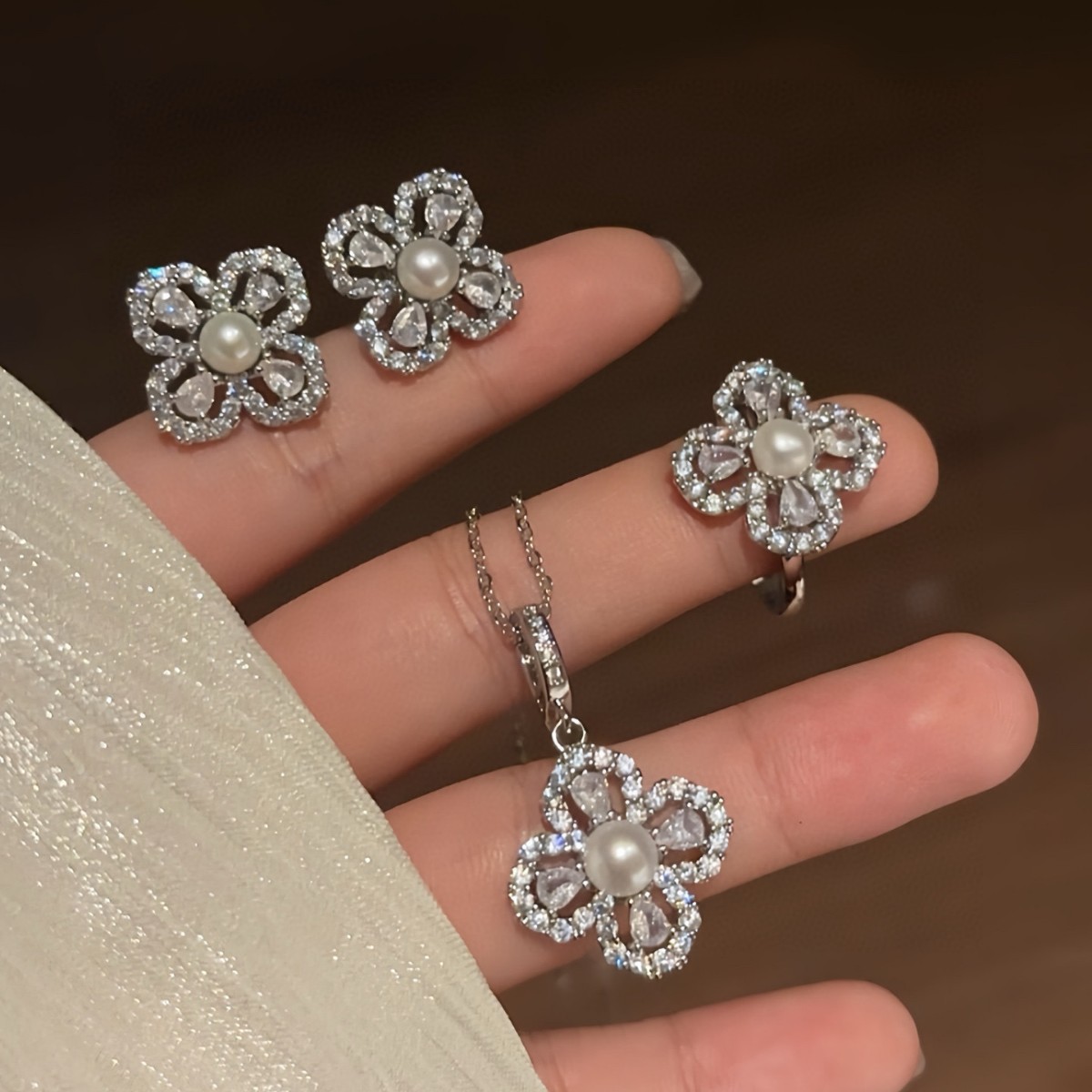 Новые серьги из пресноводных жемчужин, серьги с цирконами в виде четырехлистного клевера, изысканные и универсальные модные серьги, ювелирные изделия из стерлингового серебра