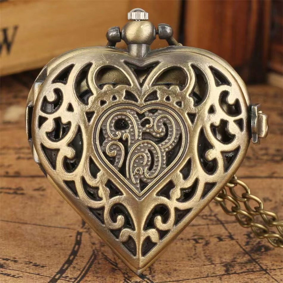 Cross-border Hot Sale Retro Hollow Heart-shaped silver Pocket Watch Creative Flip Quartz Hanging Chain Love Pocket Watch Factory Outlet