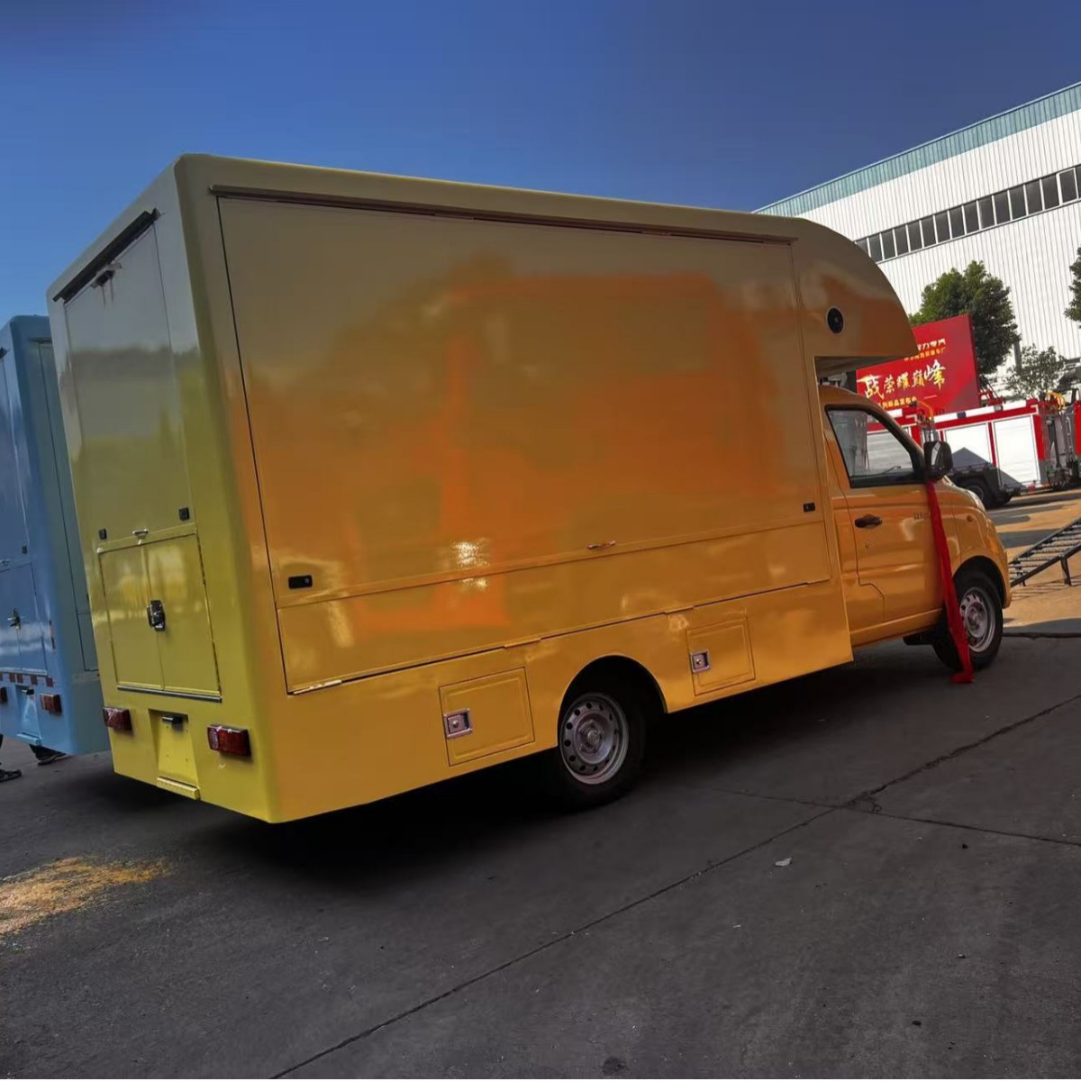 Export Tanzania Blue Brand Isuzu Refrigerated Truck Vaccine Refrigerated Truck Seafood Refrigerated Insulated Truck