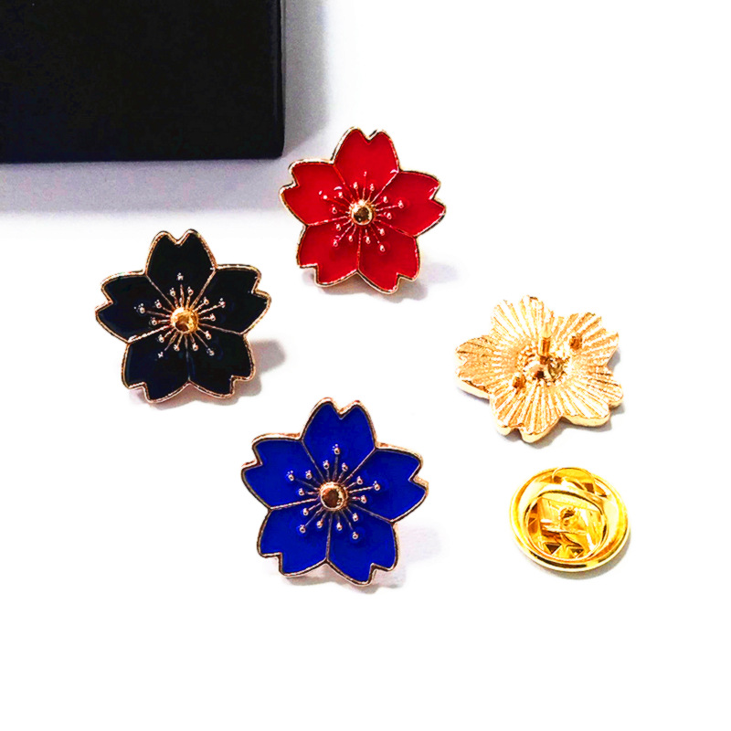 Маленькая брошь-корсаж с цветами сакуры для женщин, антискользящая, легкая, с пряжкой на воротнике, милый значок для униформы JK, оптовая бижутерия