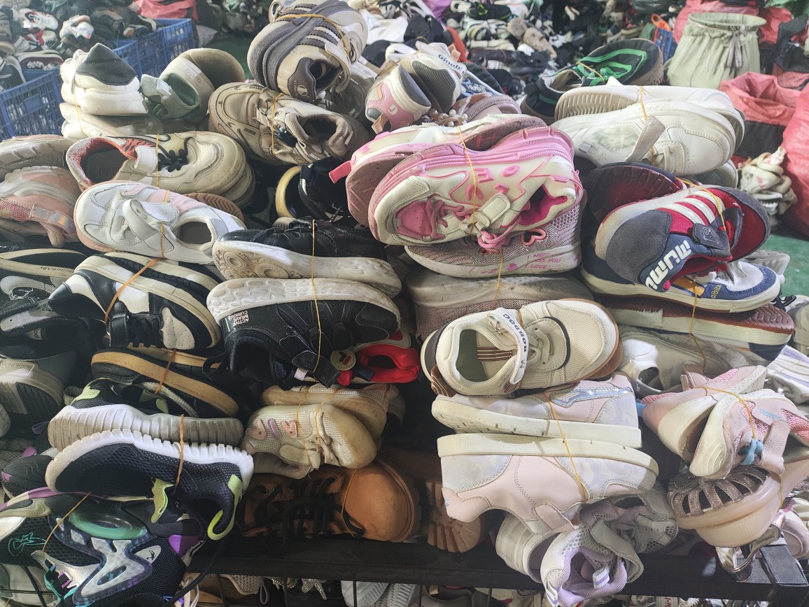 Used Shoes Old Export to Africa and Southeast Asia Professional Sorting and Shipping Clearance One-Stop Service Used Shoes