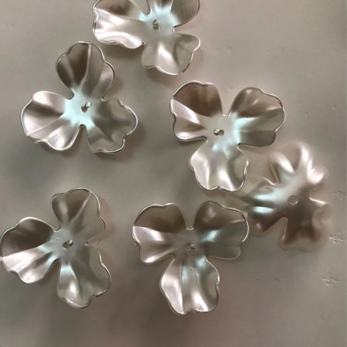 Новые свадебные аксессуары, трехлистные и пятилистные красные брошки для банкетов