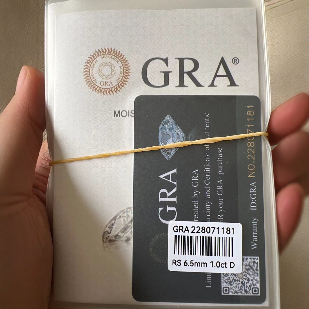 GRA Mosane Certificate Mosane Diamond Certificate One Code Label Moissanite 5 karat Small Ben Three-Piece Black Card Glue suit
