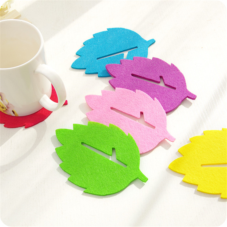 Amazon Felt Placemat Christmas Table Flag Halloween Coaster Snowflake Pendant Heat-Proof Absorbent Coaster Thickened