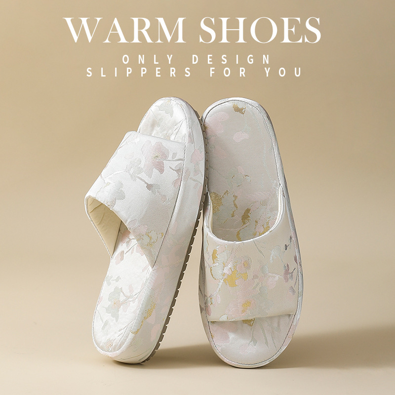Новые китайские тапочки для женщин 2025 весна и лето новые домашние с толстой подошвой, нескользящие, дышащие