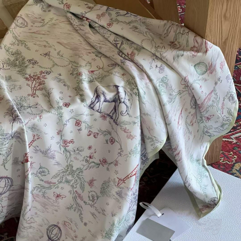 Cross-Border D Family Membership Gift Spring & Fall Mulberry Silk Cotton Blended Skin-Covering Blanket Gift Box Packaging Holiday Gift Wholesale