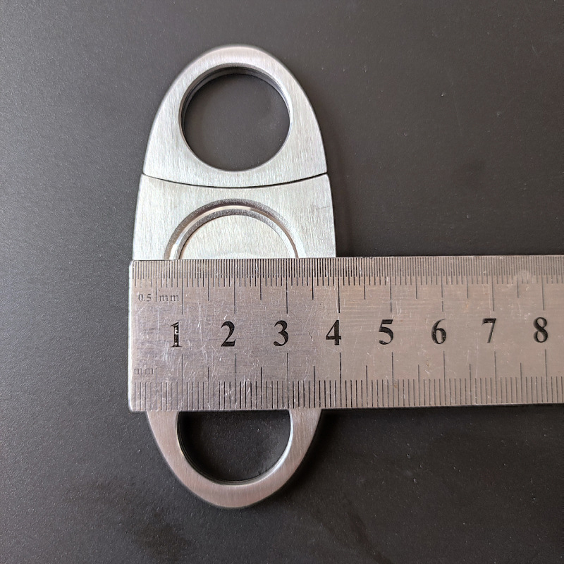 Spot Wholesale Stainless Steel Double-Edged Cigar Scissors European and American Portable Brushed Sharp Plastic Cigar Scissors for Men