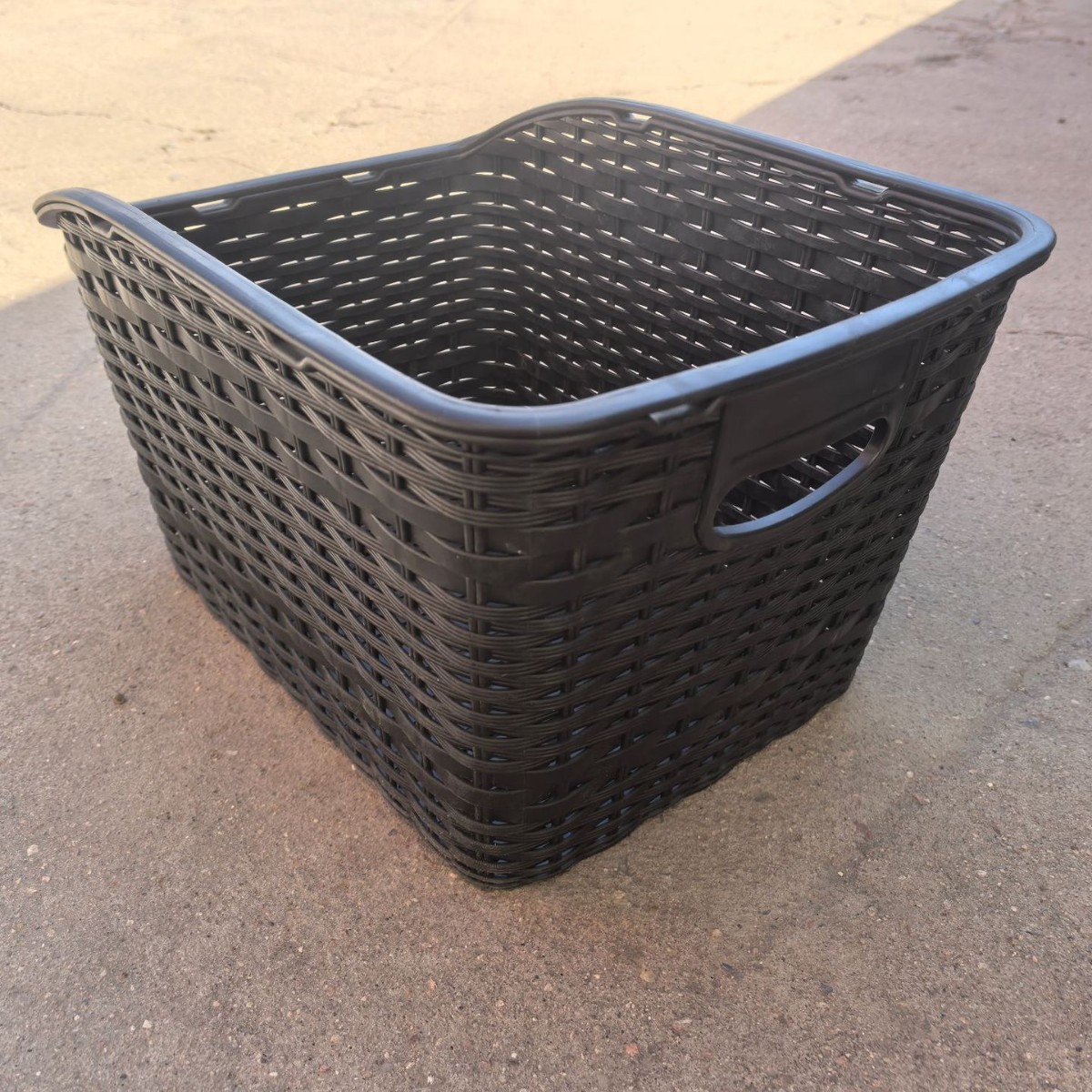 Mountain bike rear frame pet basket student schoolbag rear car basket rear carrying plastic car basket riding accessories