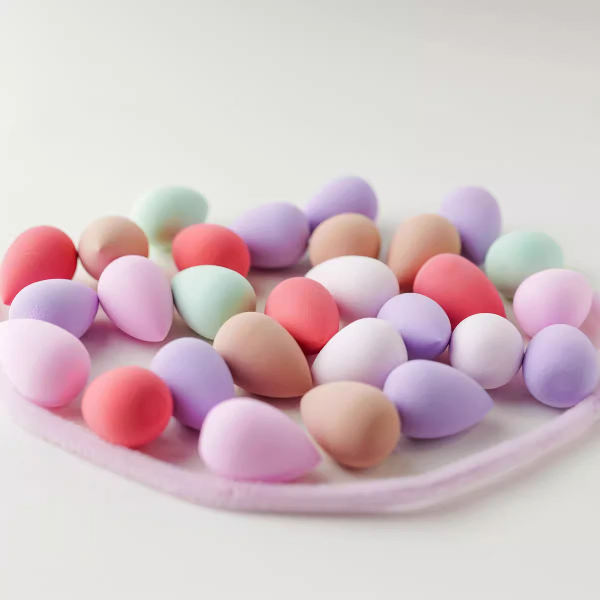 small size Beauty Egg Mini No Powder Dry and Wet Dual-Use Makeup Slant Cut Water Drops Soak in Water to Bigger Non-Latex Makeup Egg