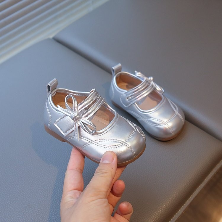 1 to 2 Year Old Baby Girl Princess Shoes Soft Sole Non-Slip Flats Toddler Shoes Autum New Children's Small Leather Shoes