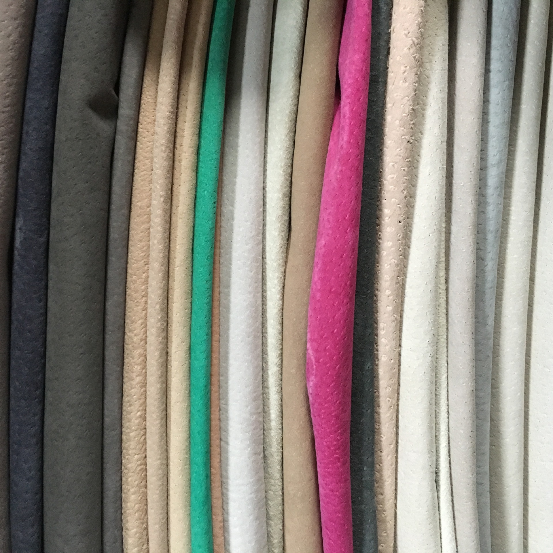 Top layer pigskin wholesale pigskin senior lining leather gloves bags shoes leather leather spot custom