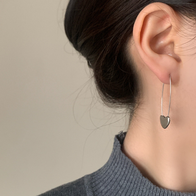 South Korea's Dongdaemun Design French Metal Geometric Heart Earrings Niche High-End Simple Elegant Earrings Jewelry