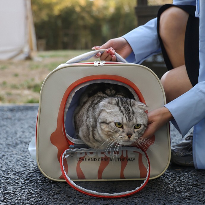 Cat Bag Large Capacity Portable Pet Outing Bag Anti-Stress Dog and Cat Backpack Portable Ventilated Breathable Pet Bag