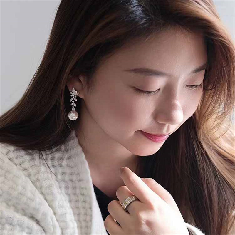Fashionable Water Drop Elegant Pearl Earrings for Women, Pre-Wedding Bridal Earrings, Exquisite Elegant, Light Luxury and High-End Sense