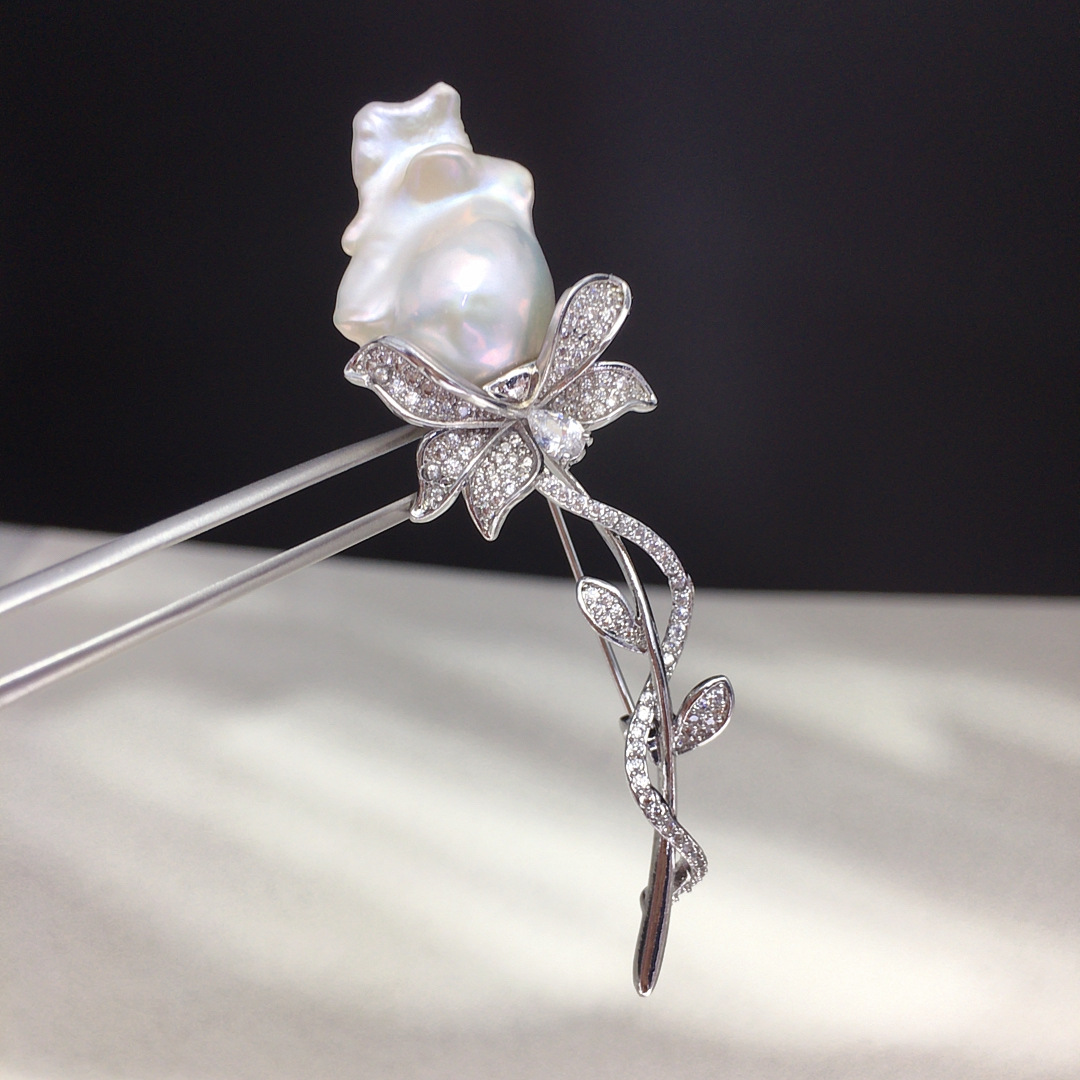 Seiko Natural Freshwater Pearl Brooch Fashion Fish Tail Locke Rose Corsage Elegant High-End Live Supply