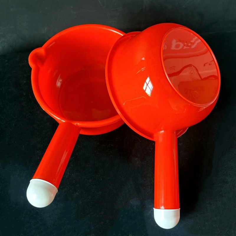 [Medium and large red water spoon with mouth] Thickened plastic water spoon household kitchen water spoon Yiwu stall