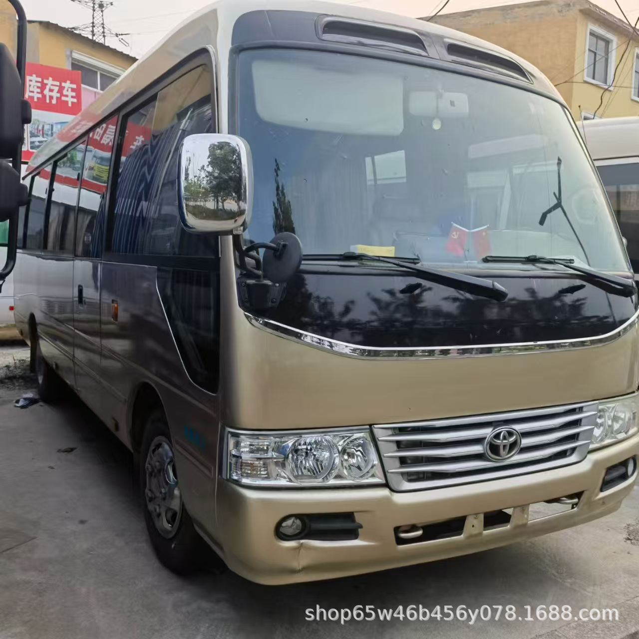 Экспорт: микроавтобус Coaster на 23 места, Hiace на 14 мест, автобус Yutong на 32 места, Coaster