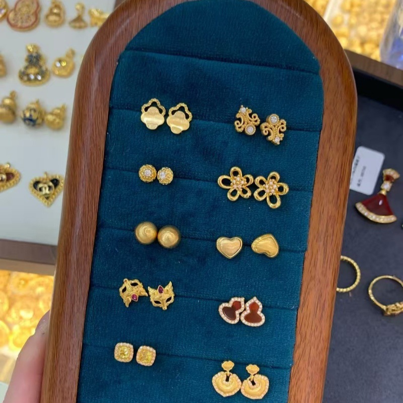 Direct Sale of 18K Gold Earrings Au750 Solid Non-Moldable Super Shiny Ear Cuffs Versatile Ear Hoops Popular Wholesale on Live Streaming