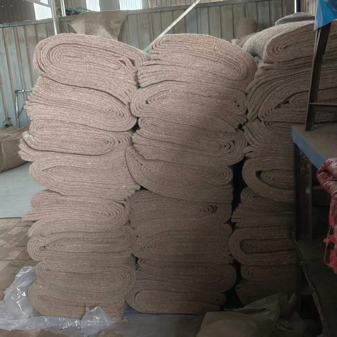 Холодостойкий фетр, используется для упаковки нефтепроводов, матрасов для студентов, дверных занавесок