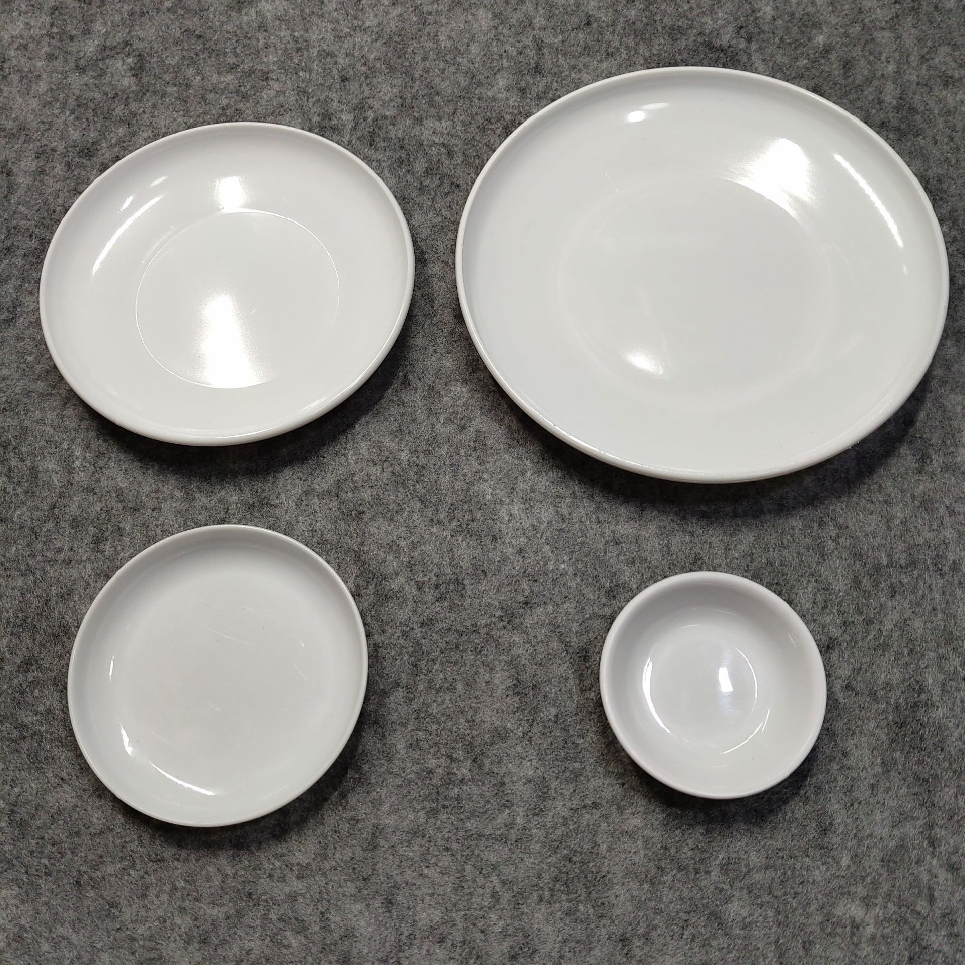 Plastic porcelain-like round palette plum blossom paint plate large, medium and small Chinese painting ink plate watercolor gouache acrylic water dish