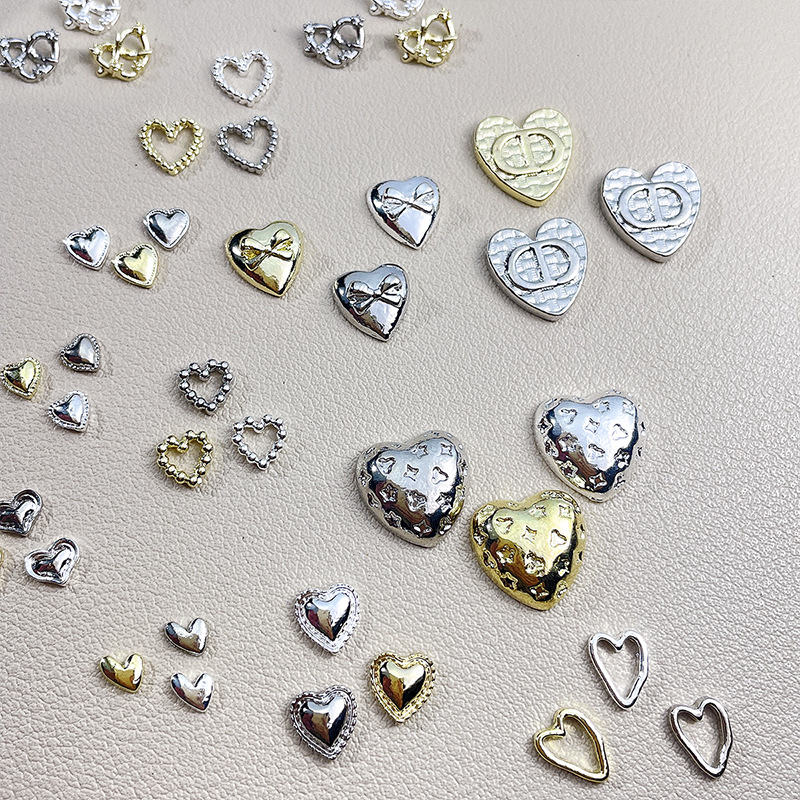New alloy love nail art accessories Japanese niche retro hollow love smooth three-dimensional crooked heart nail art accessories