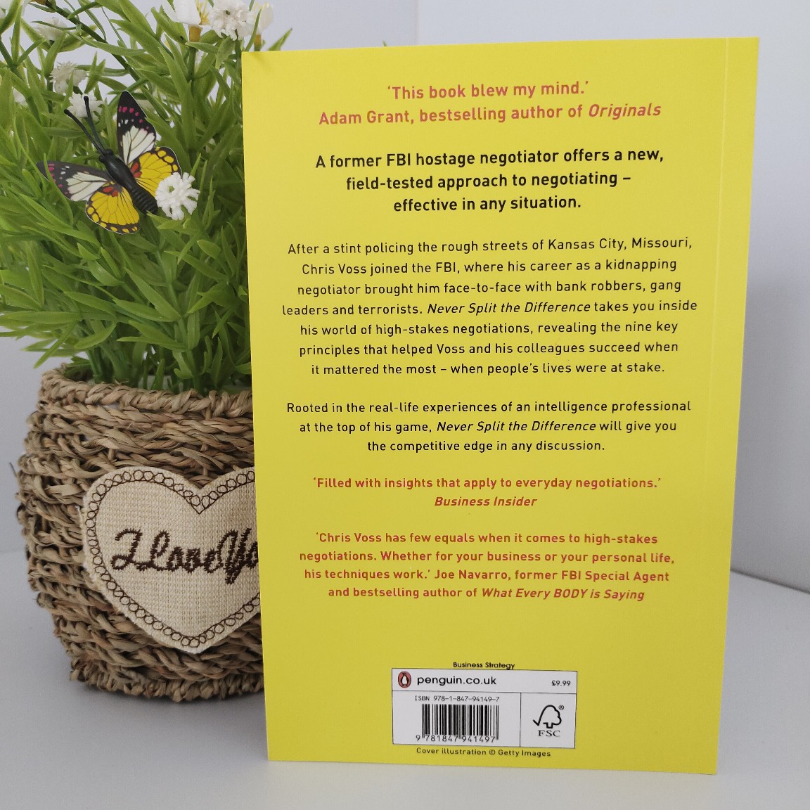 Strong Negotiation English Version Never Split the Difference Control the Conversation