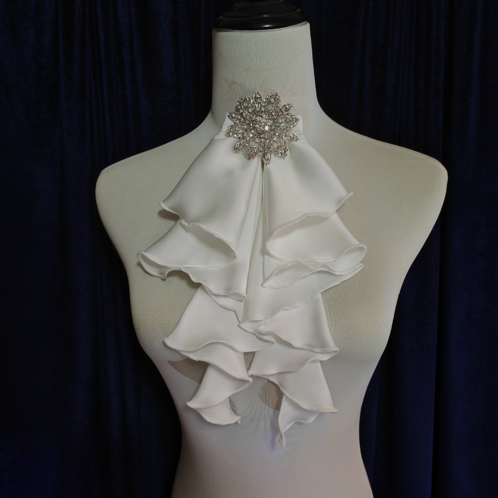 Белый симметричный складной рюшевый галстук-бабочка, шейный шарф, лолита, косплей, костюм, галстук, многослойный, торт, воротник, цветок