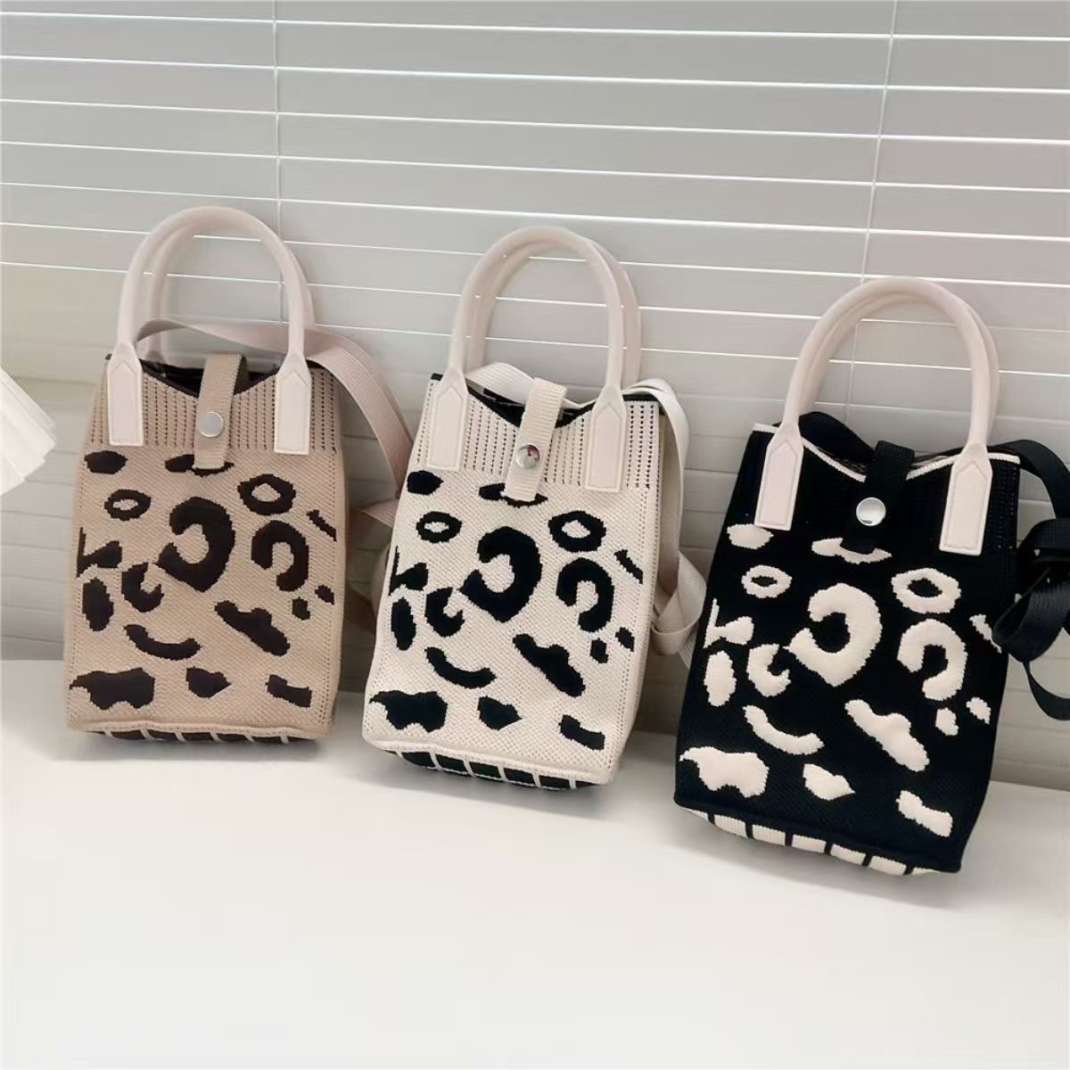 Year of the Horse Bag, Get Rich Immediately, Mobile Phone Bag, Knitted Goods, Silicone Handbag, Portable, Can Be Worn Cross-Body, a Must-Have for the Holidays