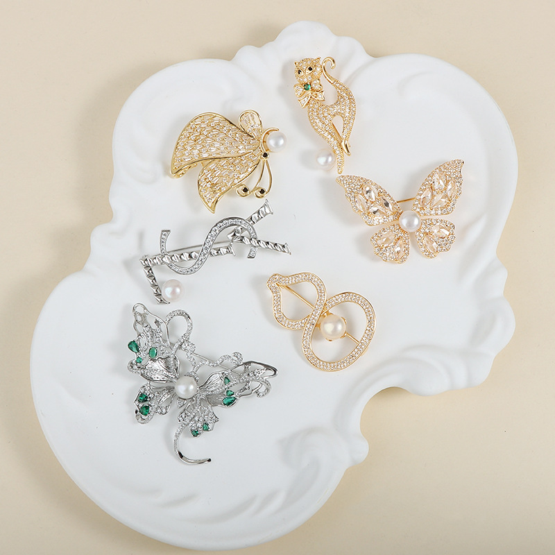 Various styles of natural freshwater pearl dream crystal butterfly brooch high-end suit jacket flash pin
