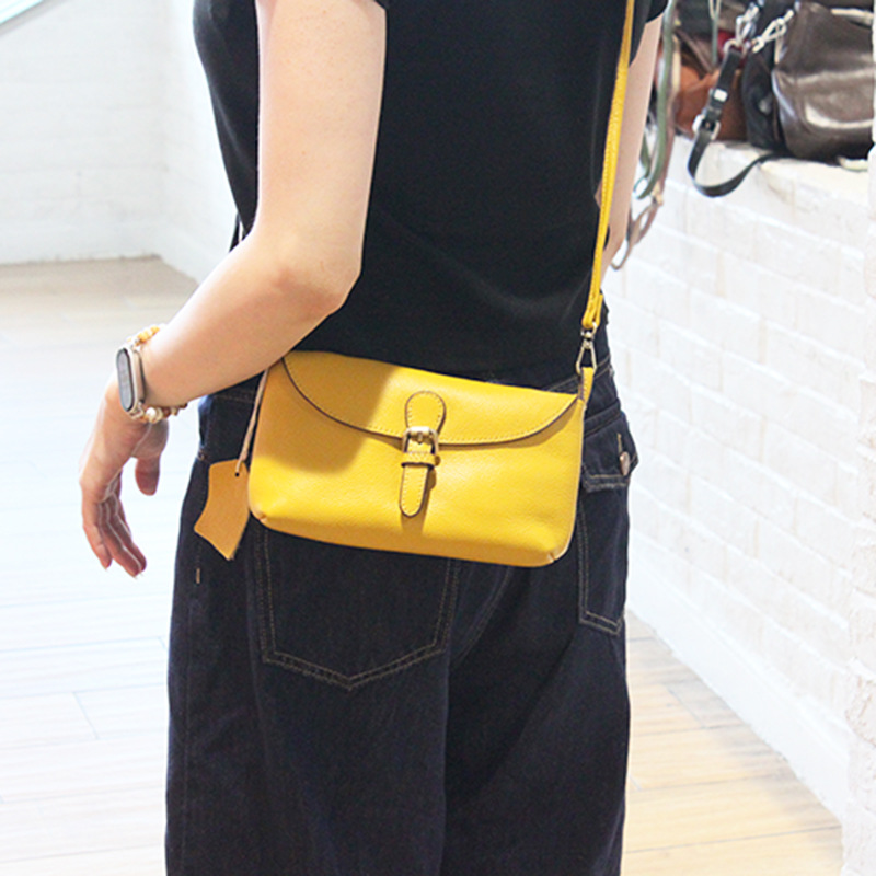 New first layer cowhide small satchel women's simple mobile phone bag shoulder bag Korean style retro artistic small and exquisite crossbody bag