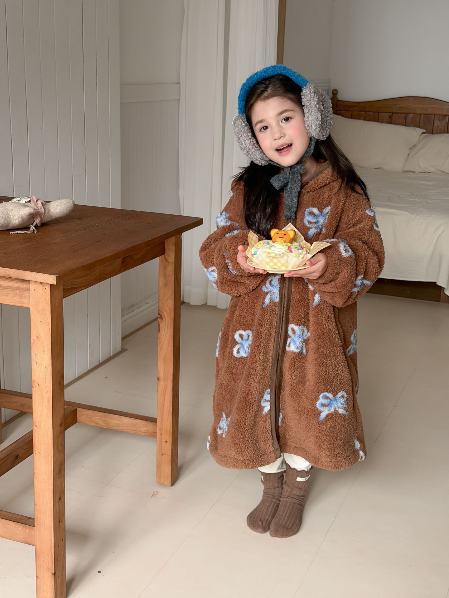 Aimobeibei Children's Coral Fleece Robe for Boys and Girls, Cartoon Cute Solid Color Thickened Home Wear Plush Nightgown