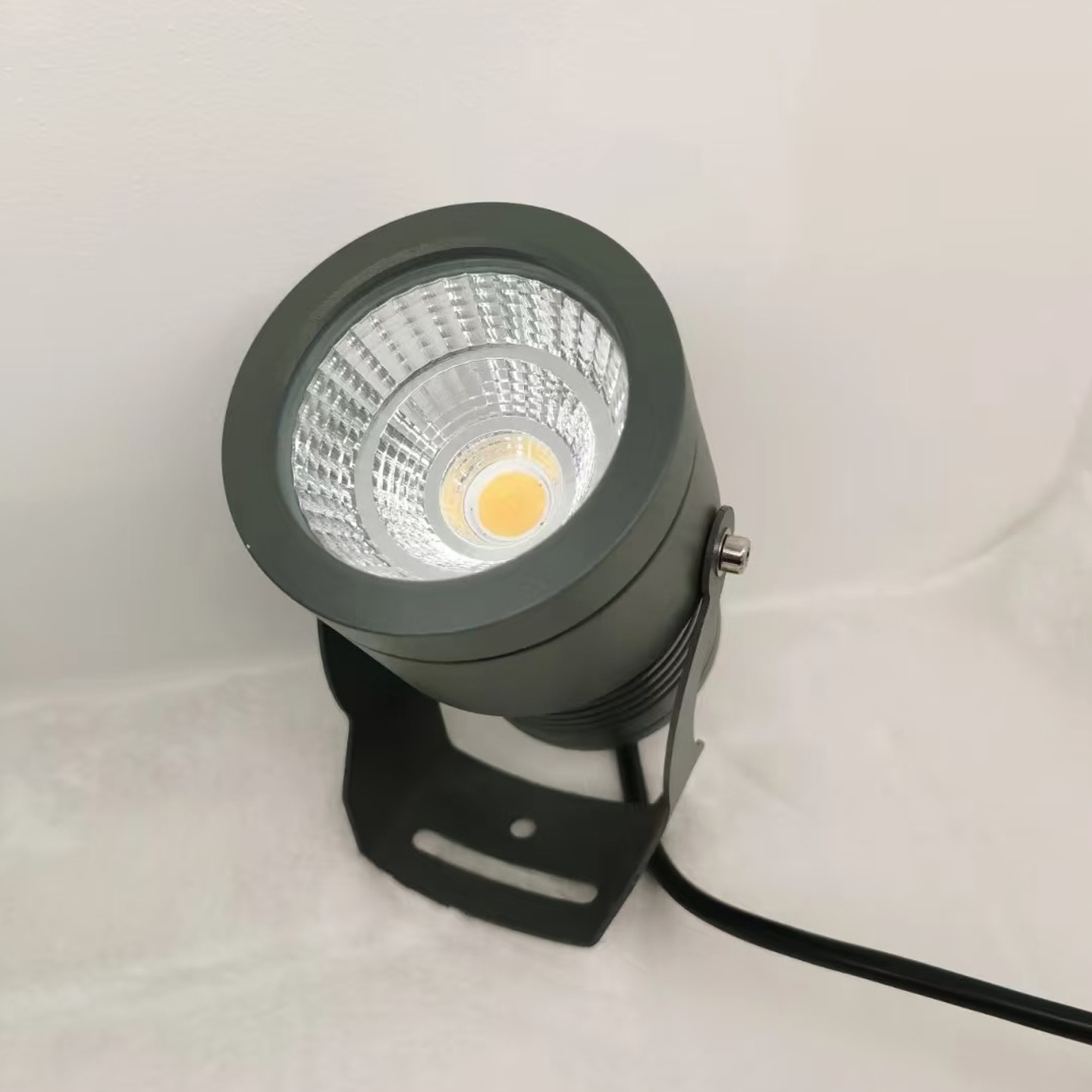 Led Lamps Are Purely Handcrafted with Electronic Soldering, Outsourcing Processing and Assembly, Accepting Orders for Home Production and Oem, Recycling for Home Use