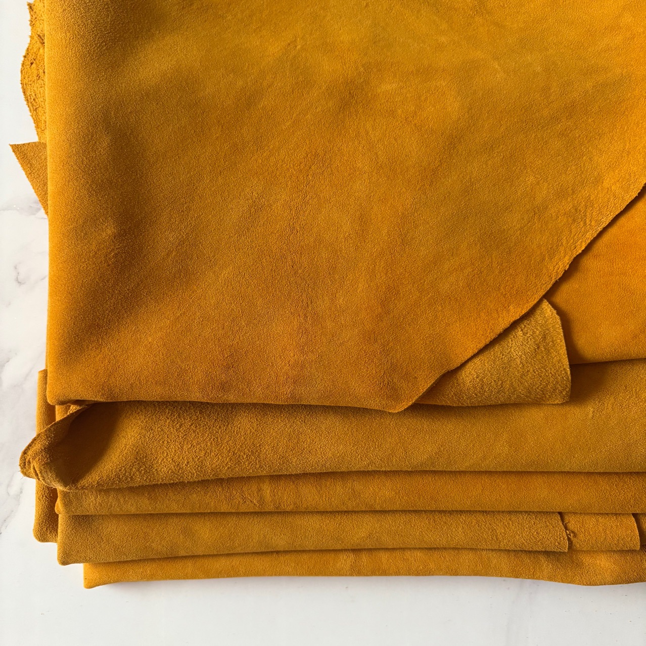 Factory Direct Sale Yellow Sheep Split Suede Leather Soft Genuine Leather Suede Material Suede Leather Fabric in Stock Pure Leather