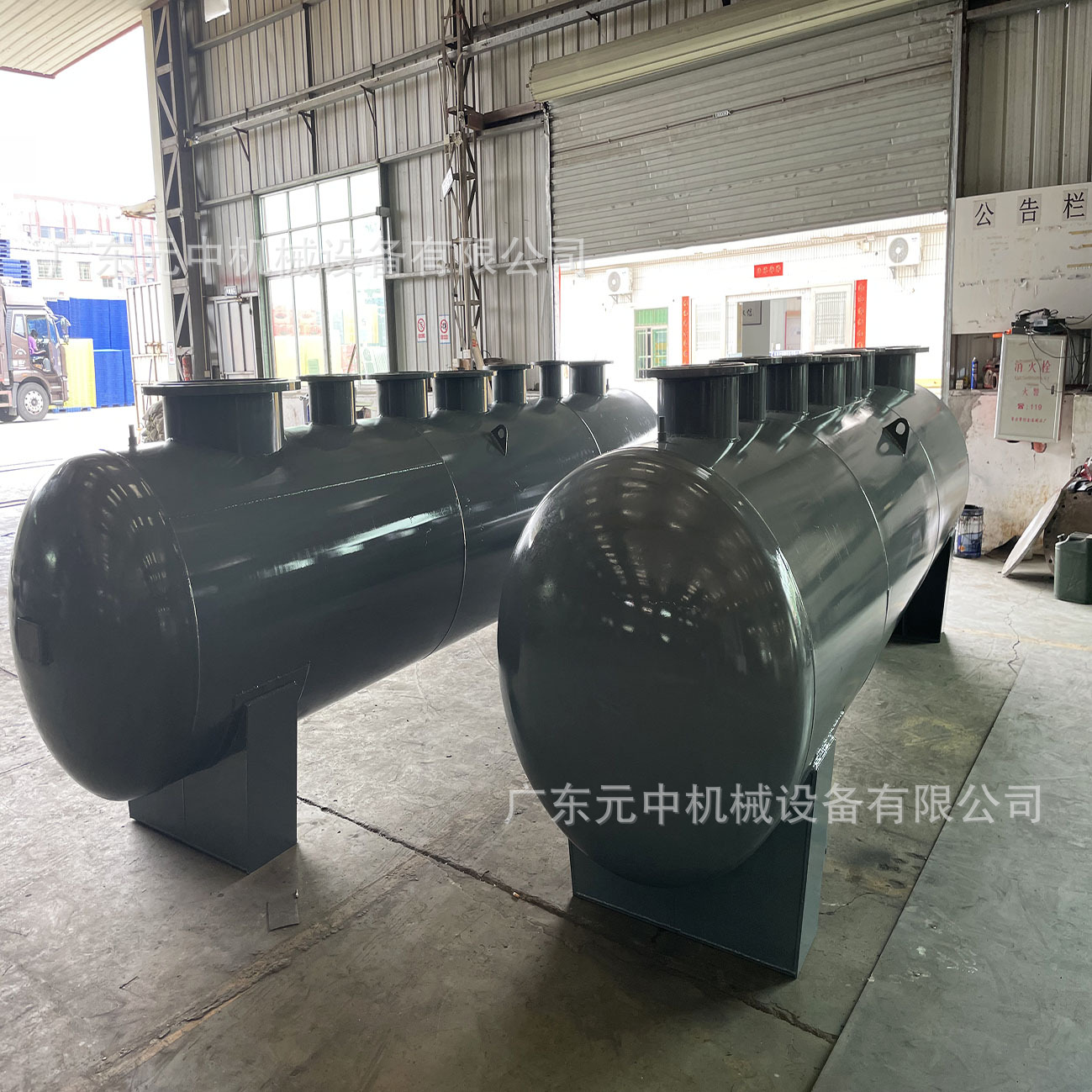 Floor Heating Central Air Conditioning Water Distributor 304 Stainless Steel Boiler Steam Distributor Cylinder Resistant to High Pressure and Efficient