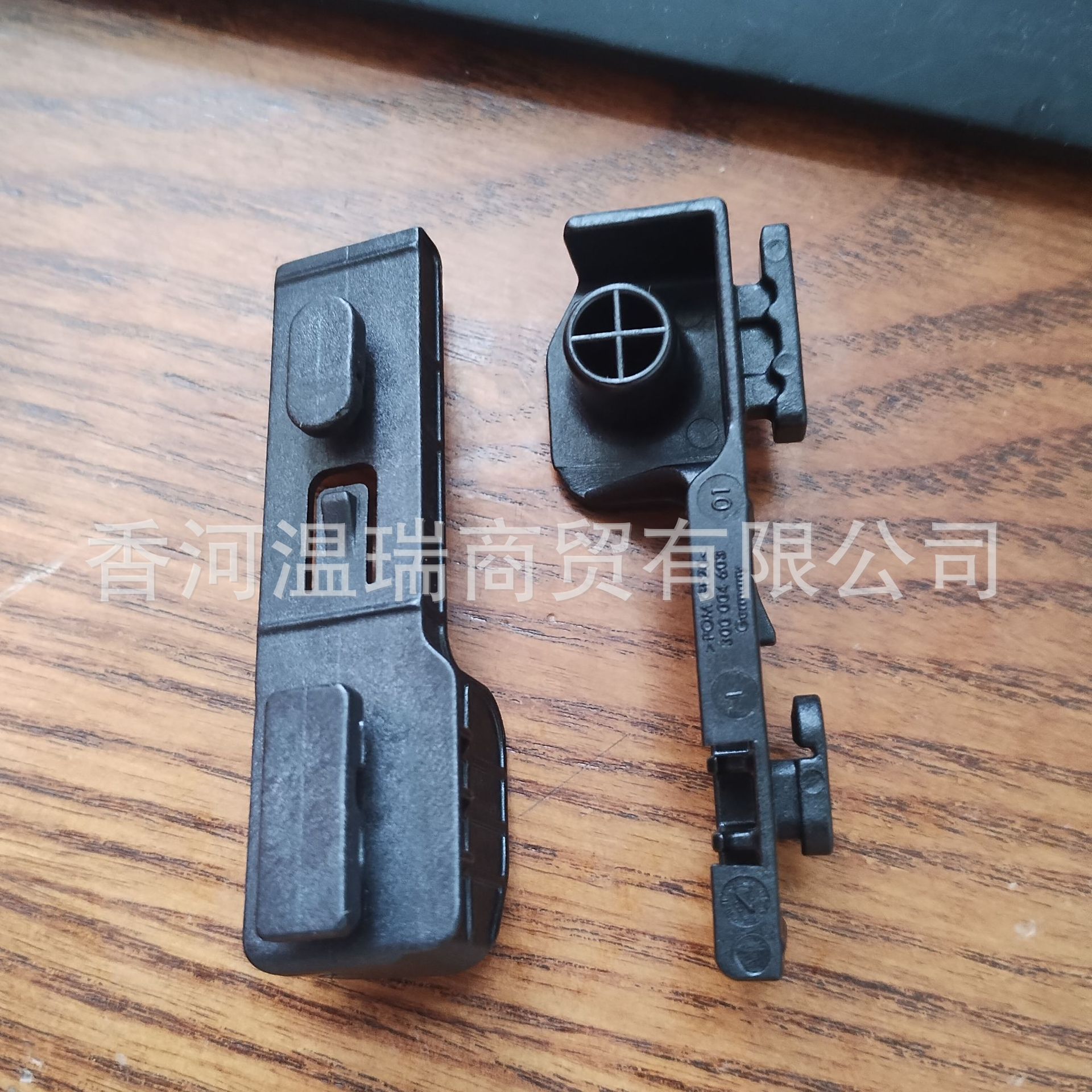 LR137034 sunroof bracket