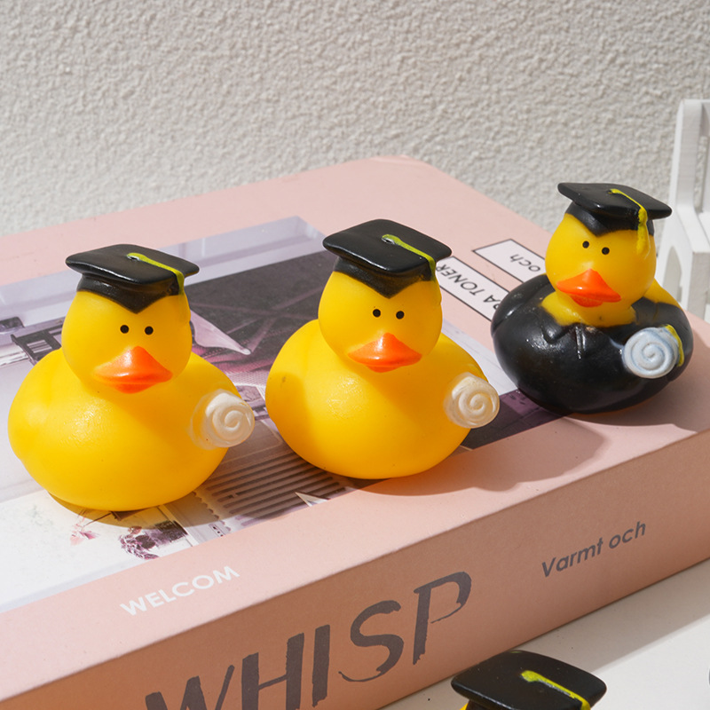 Amazon new cute little yellow duck cute doctor duck children bath toy duck floating duck custom wholesale