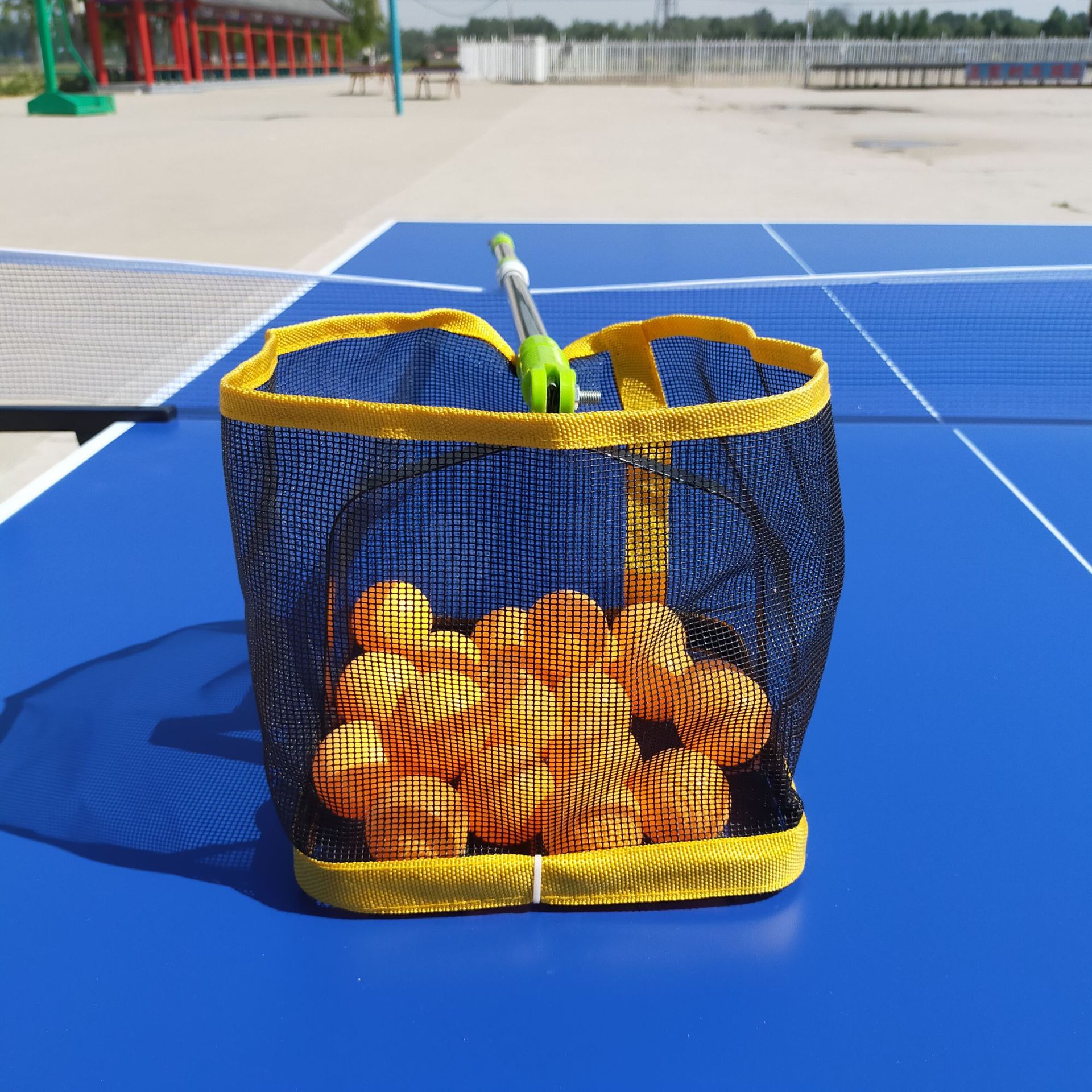 Table Tennis Ball Picker, Retractable and Convenient Ball Collecting Net, Multi-Angle Ball Collector, Convenient and Retractable