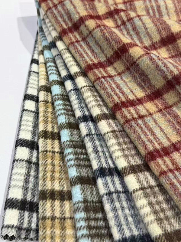 Шершавая ткань с начесом клетка осень-зима в наличии