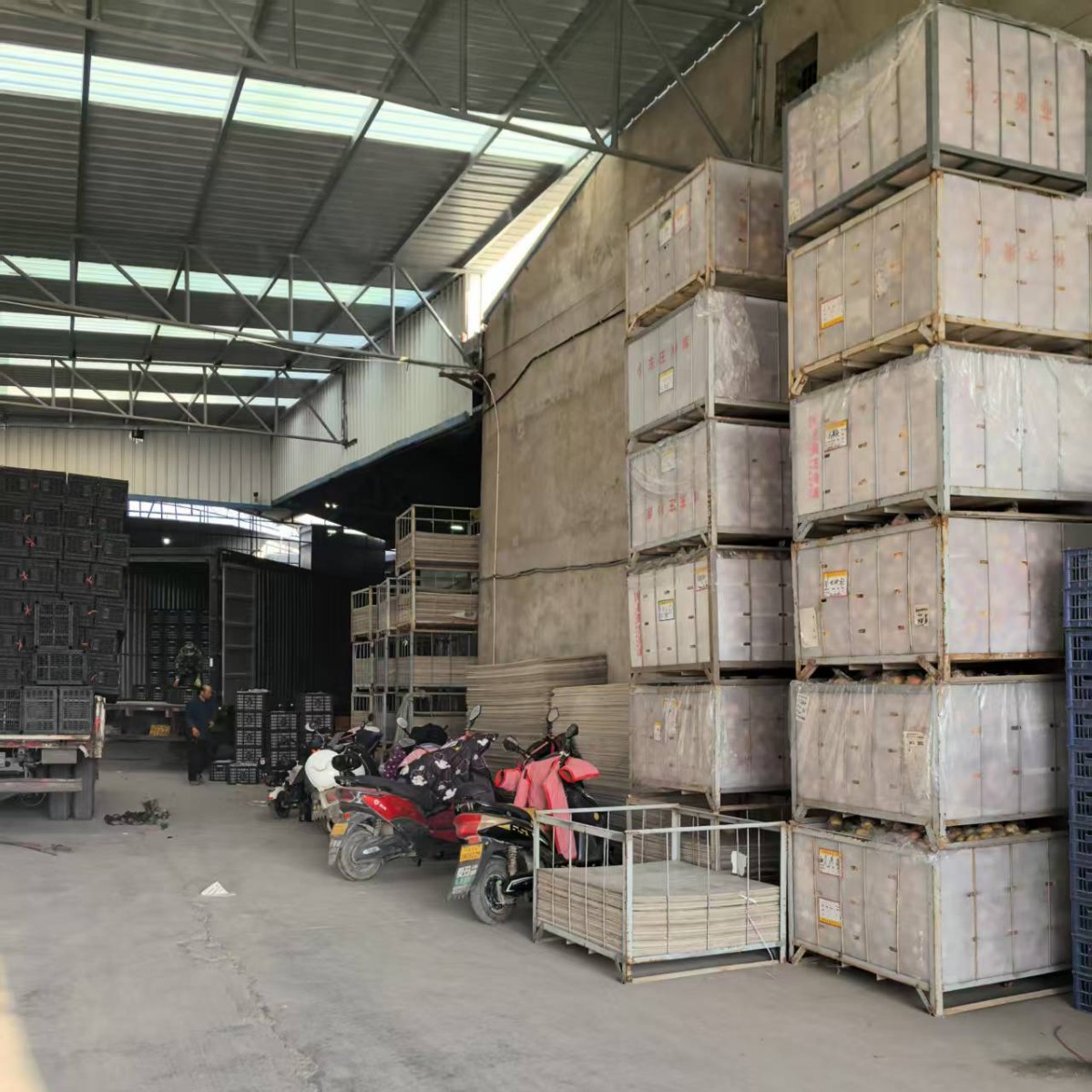 Shaanxi Yan'An Weinan Apple Cold Storage Iron Frame Pp Hollow Panel Hollow Board Anti-Collision and Low Temperature Resistance